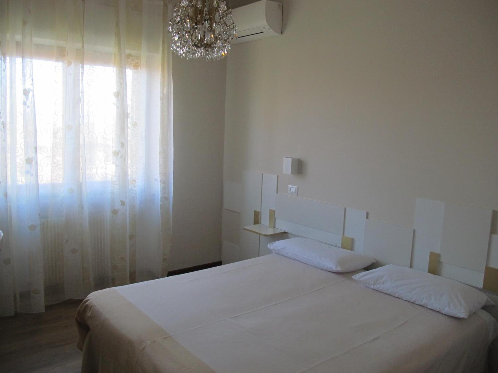 B&B Villa Filotea & Apartment Дезенцано-дель-Гарда Екстер'єр фото